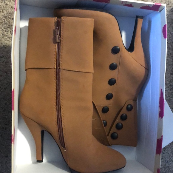 Shoes - Brown suede booties